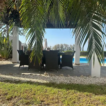 Bananorama Villa *