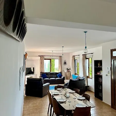 Bananorama Villa Kissonerga