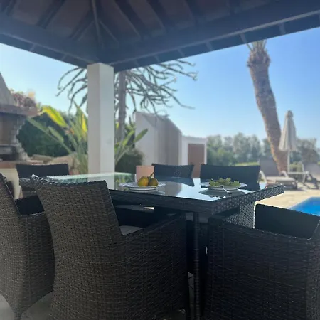 Bananorama Villa